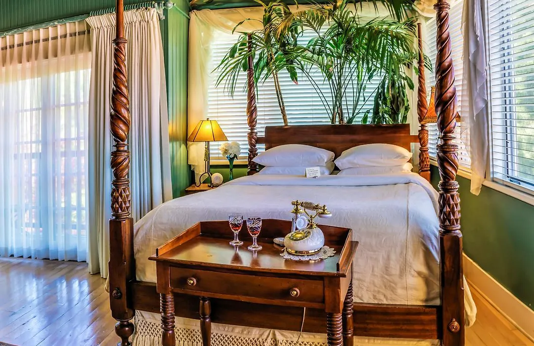 The Peerless Hotel-1