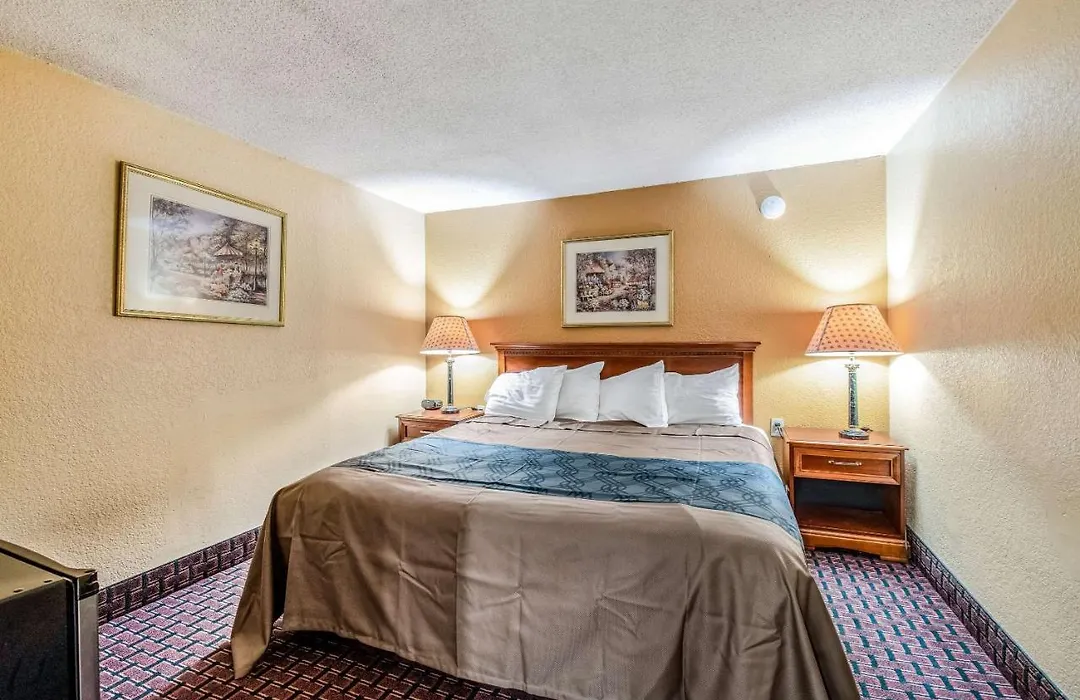 Rodeway Inn-1