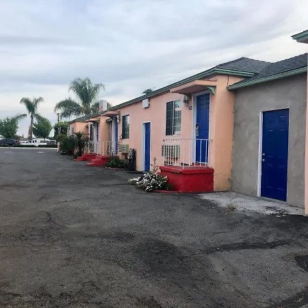 La Petite Rouge Motel-3