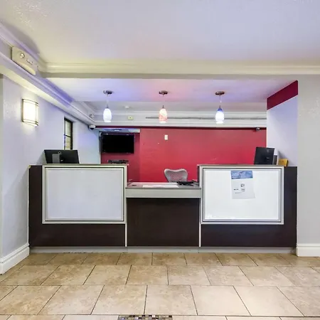 Econo Lodge-2
