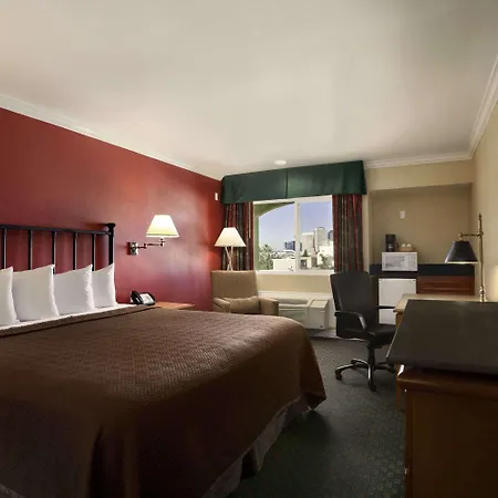Travelodge By Wyndham San Diego Downtown Convention Center-3