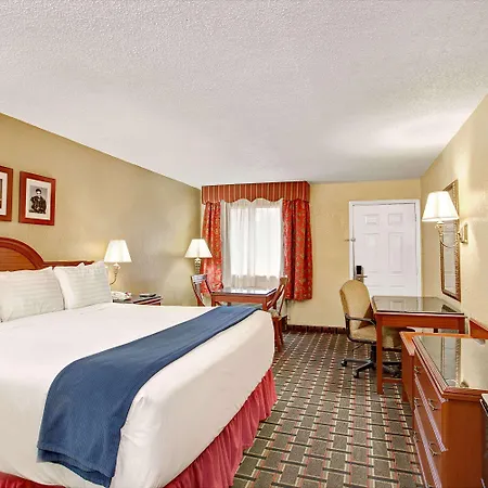 Days Inn By Wyndham Memphis At Graceland-3