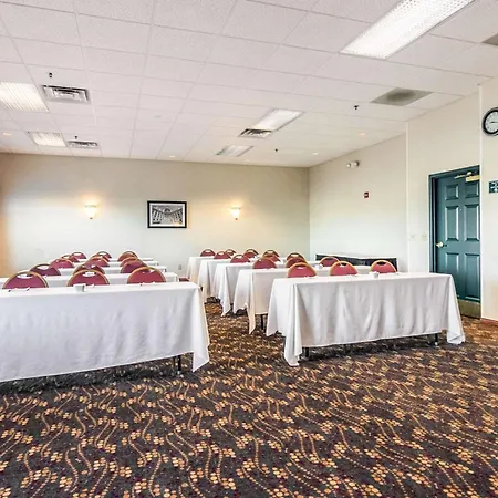 Clarion Suites At The Alliant Energy Center-3