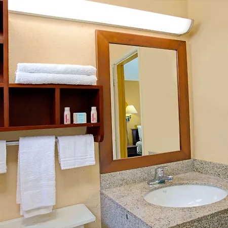 Travelodge By Wyndham Fort Lauderdale-3