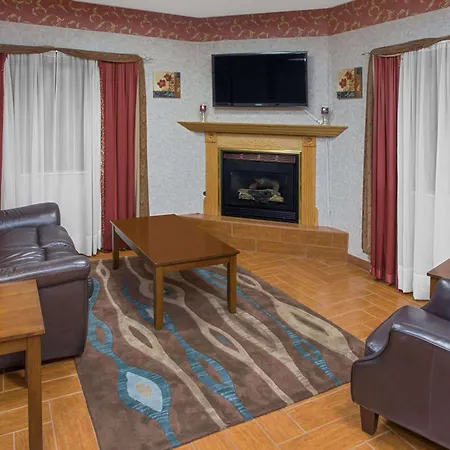 Super 8 By Wyndham Three Rivers-2