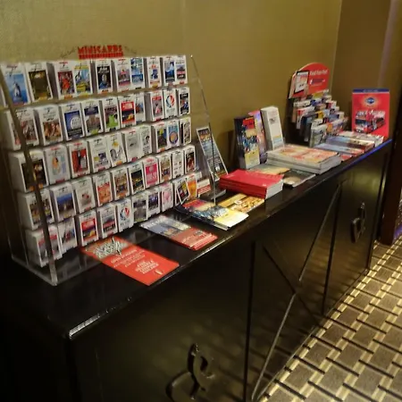 Broadway Hotel & Hostel-2