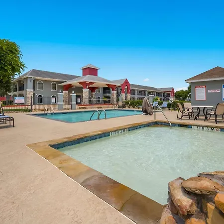 Clarion Pointe-3
