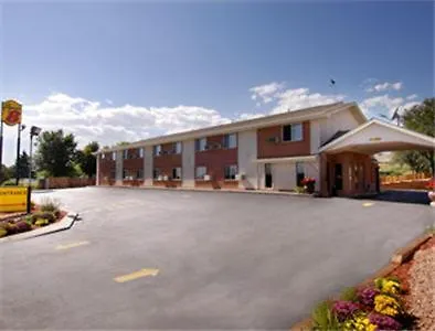 Super 8 By Wyndham Colorado Springs/Chestnut Street-3
