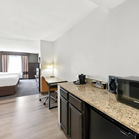 Comfort Suites Columbus-3