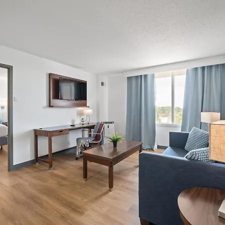 315 LoSo Hotel Airport-3