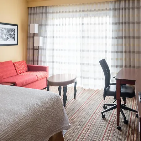 Courtyard By Marriott Indianapolis Airport-2