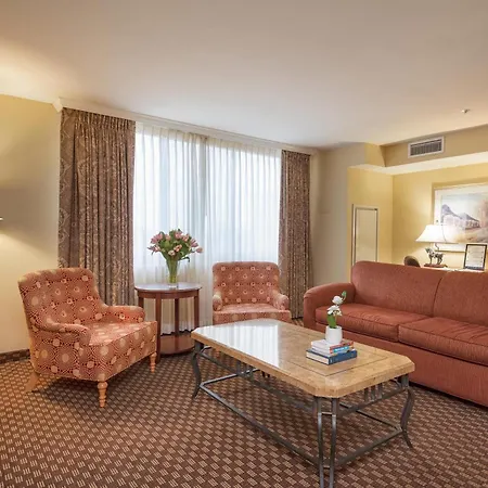 Clarion Collection Hotel Arlington Court Suites-3