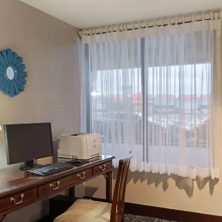 Ramada By Wyndham Boston-3