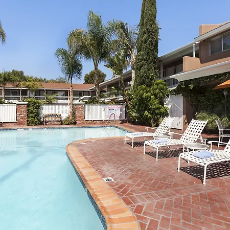 Best Western Plus Carriage Inn-2