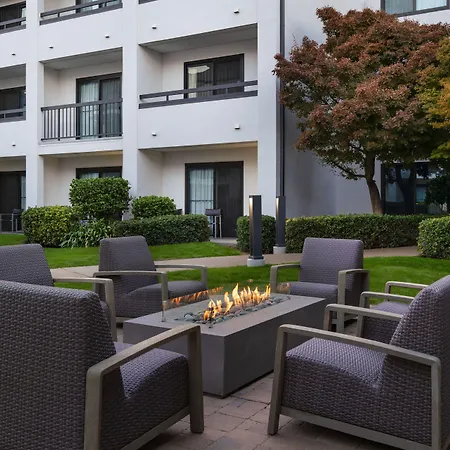 Courtyard By Marriott Bakersfield-3