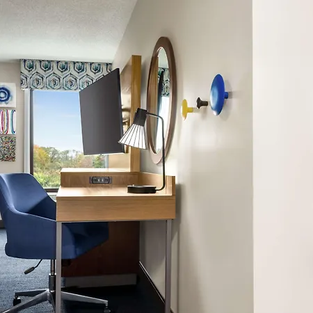 Hampton Inn Kansas City - Airport-2