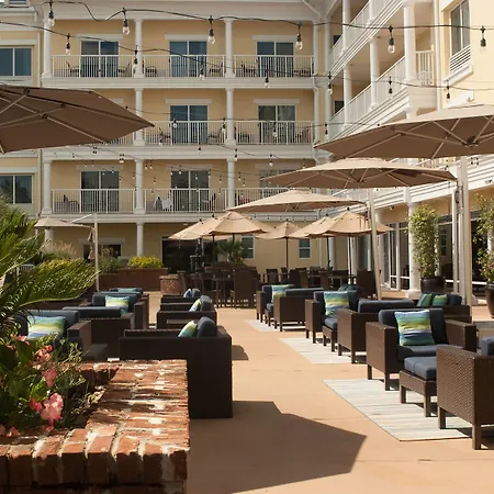 Courtyard Charleston Waterfront-2