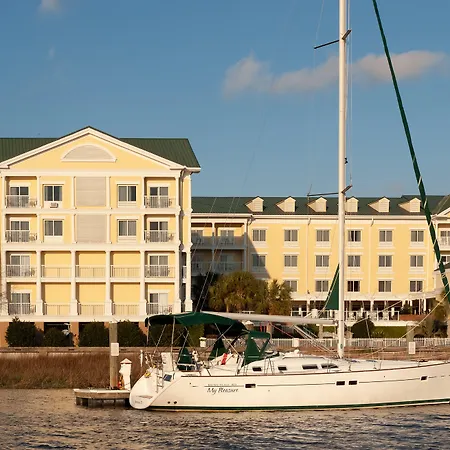 Courtyard Charleston Waterfront-3