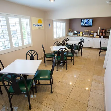 Days Inn By Wyndham Oceanside-3