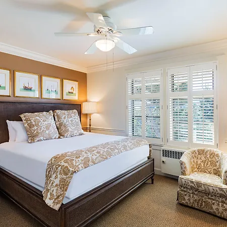Pine Inn - Carmel-3