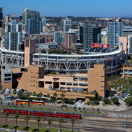 Hilton San Diego Bayfront-3
