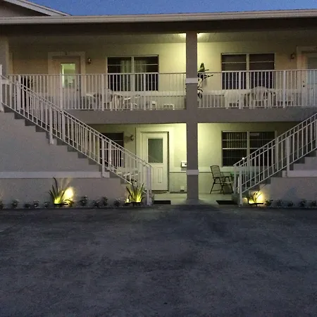 Hollywood By The Sea-3