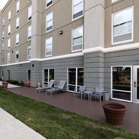 Hampton Inn & Suites Greensboro/Coliseum Area-2