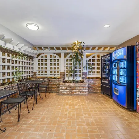 Best Western Plus Carriage Inn-3