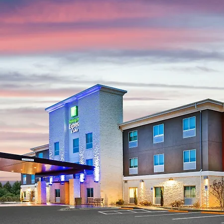 Holiday Inn Express & Suites Junction By Ihg-2