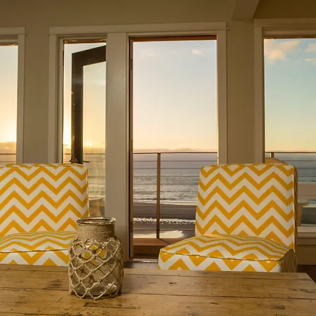 Pelican Shores Inn-3