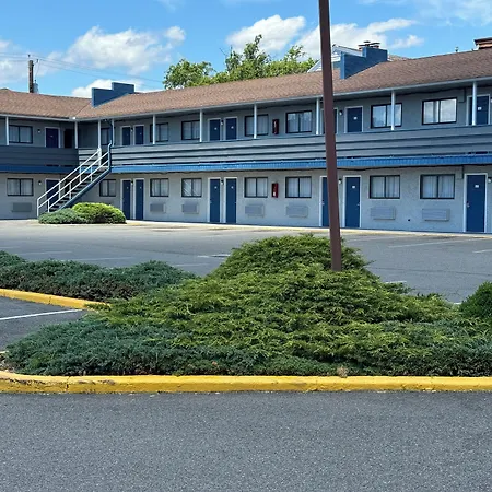 Ritz Motel-2