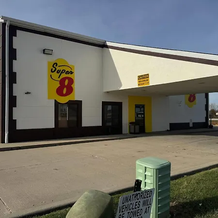 Super 8 By Wyndham Lincoln-3