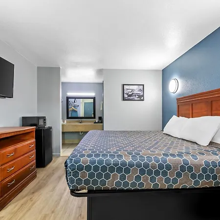 Americas Best Value Inn-Indianola-3