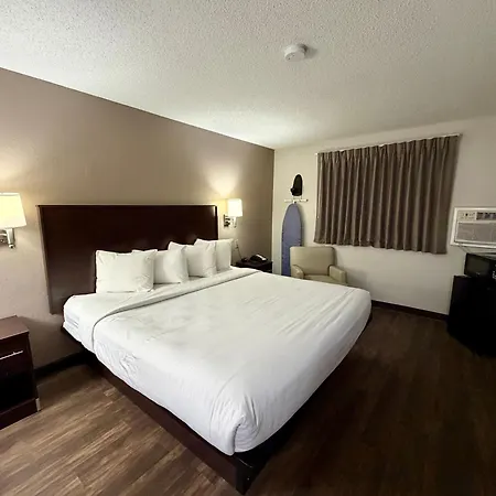 Baymont By Wyndham Findlay-3