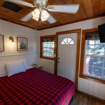 Shaver Lake Village Hotel-3