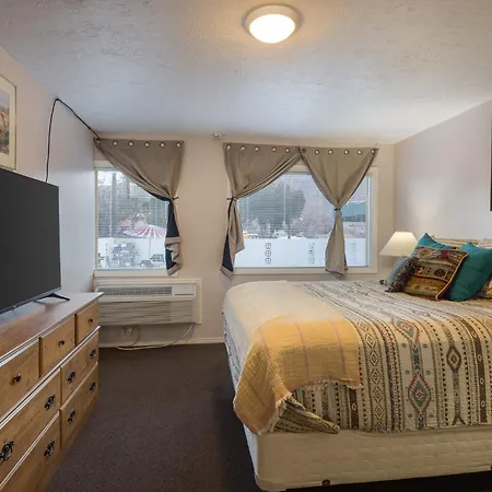 Apache Motel-2