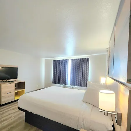 Days Inn & Suites By Wyndham Corpus Christi Central-2