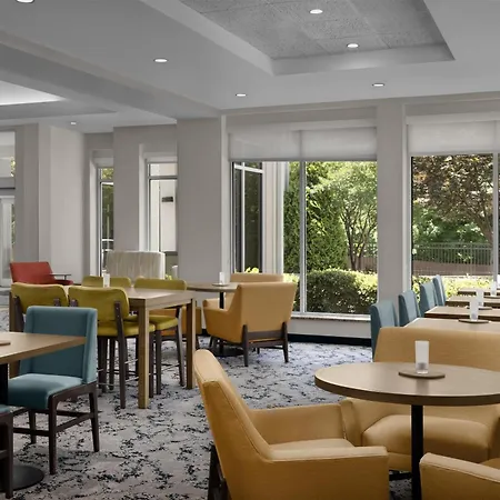 Hilton Garden Inn Greensboro Airport - Newly Renovated!-3