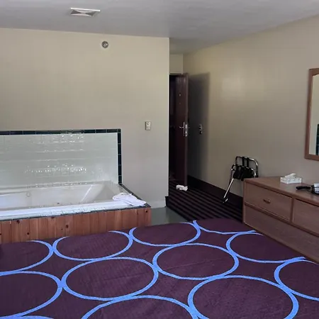 Northwoods Inn And Suites-3