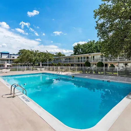 Howard Johnson By Wyndham Albany-3