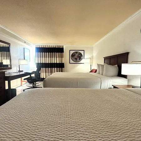 Ramada By Wyndham Birmingham Airport-3