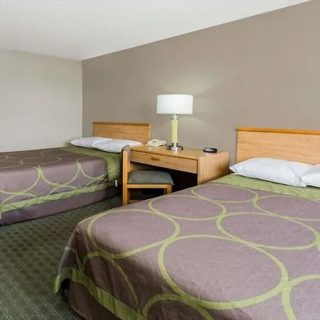 Super 8 By Wyndham St. Charles-3