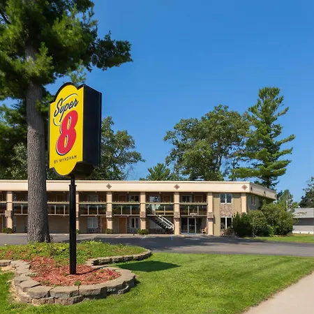 Super 8 By Wyndham Traverse City-3