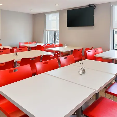 Red Lion Inn And Suites Brooklyn-3