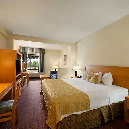 Ramada By Wyndham Kissimmee Downtown Hotel-2