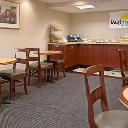 Days Inn By Wyndham Arlington Pentagon-3