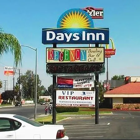 Days Inn By Wyndham Bakersfield-3