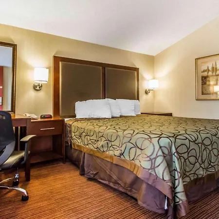 Econo Lodge University-3