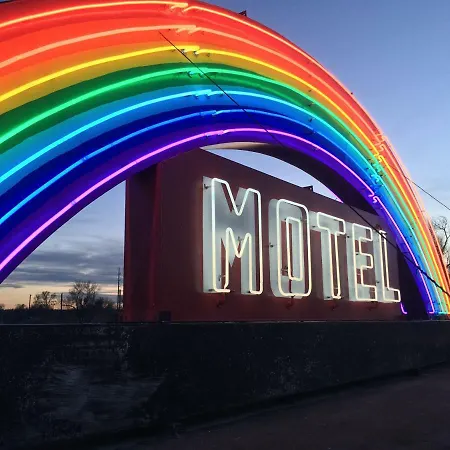 Rainbow Motel-3