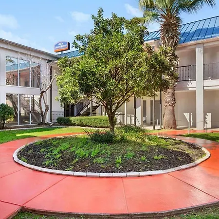 Howard Johnson By Wyndham San Antonio Hotel & Suites-3